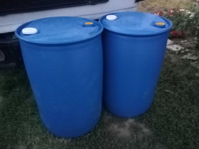 Бочки пластиковые есть ещё металлические по 6000