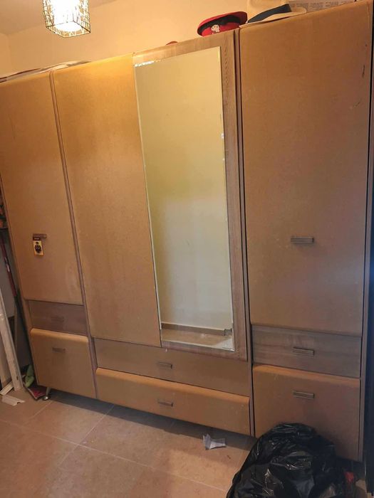 Продавам гардероб