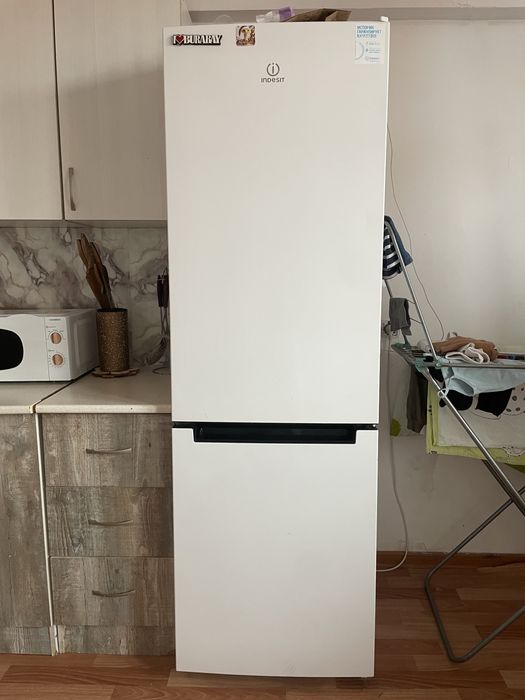 Холодильник в хорошем состоянии , рабочий,