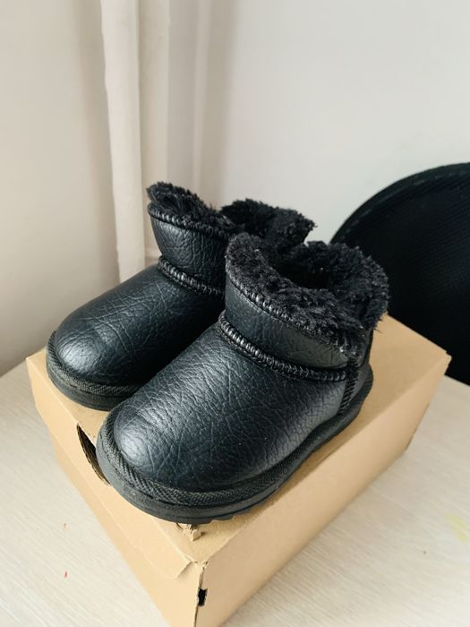 Ugg fetita- marimea 21