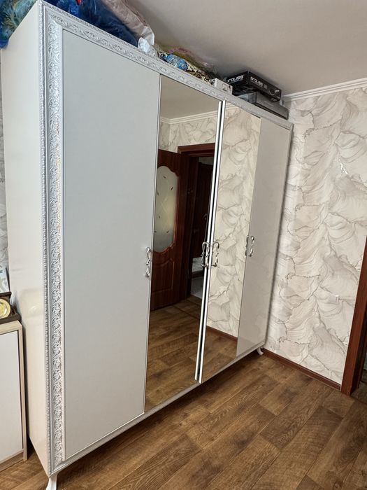 Продам шкаф б/у белый цвет