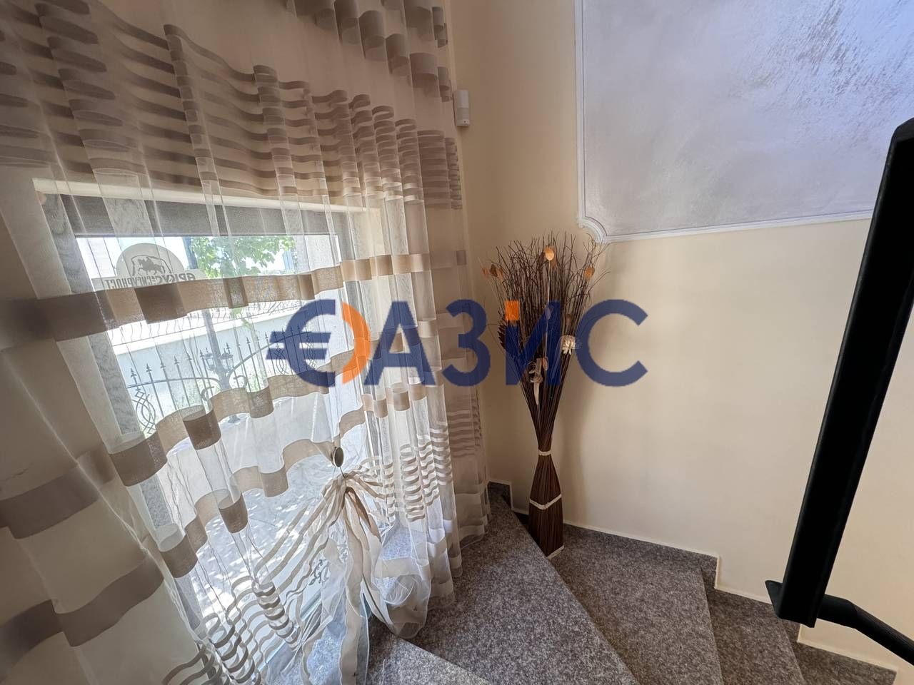 Къща с 3 спални, 250 кв.м. + 450 кв.м. двор, Свети Влас, България, 380