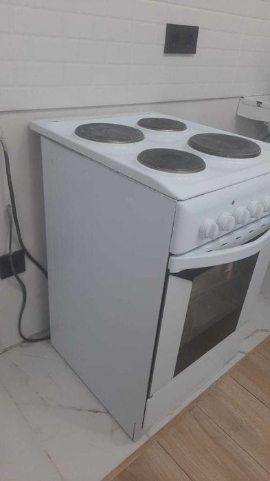 Продам электроплитку Indesit