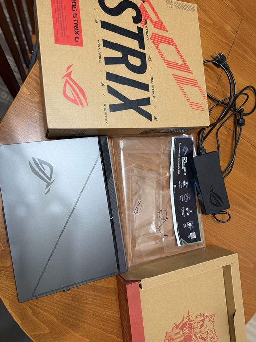 Asus ROG G16 4060  32 RAM  1TB SSD Като Нов