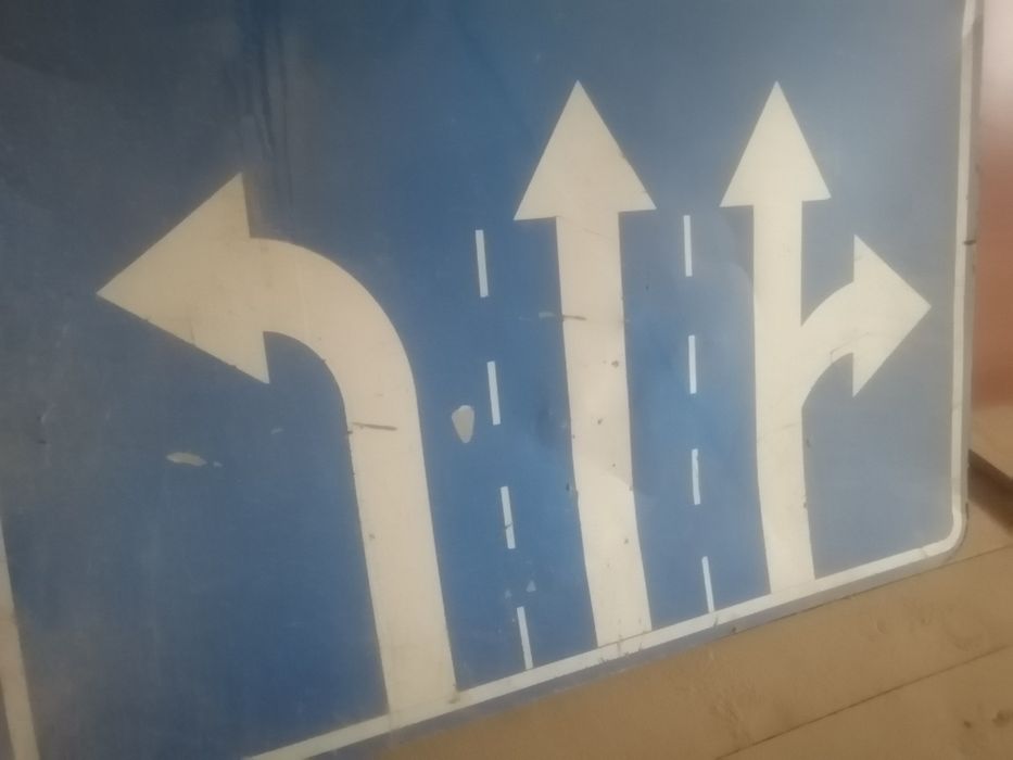 Дорожный знак                  .