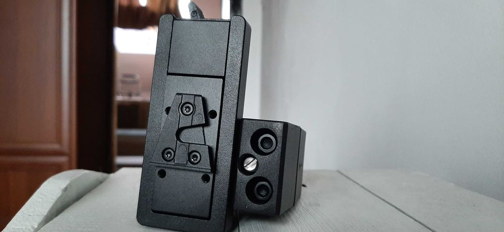 Clamp with Quick-Release Plates for V-Mount