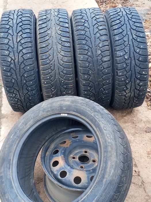 Продам ПЯТЬ колёс с дисками на 15.