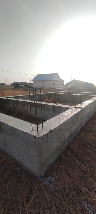 Участок 8.5 соток с фундаментом 12*5.5 метра