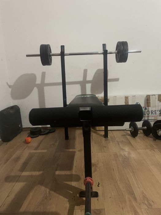 bench press cu greutati si bara