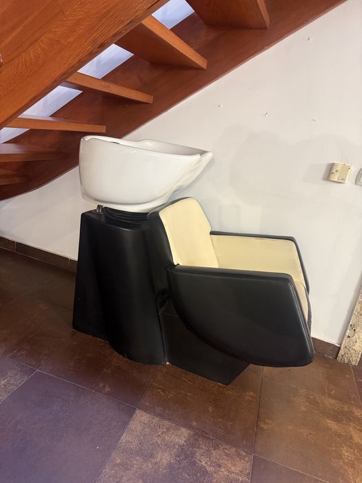 Vand 4 scaune coafor si 2 scafe