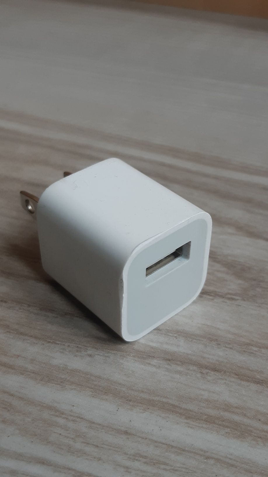 Vând adaptor/încărcător Apple USB OEM 5W (original) cu adaptor