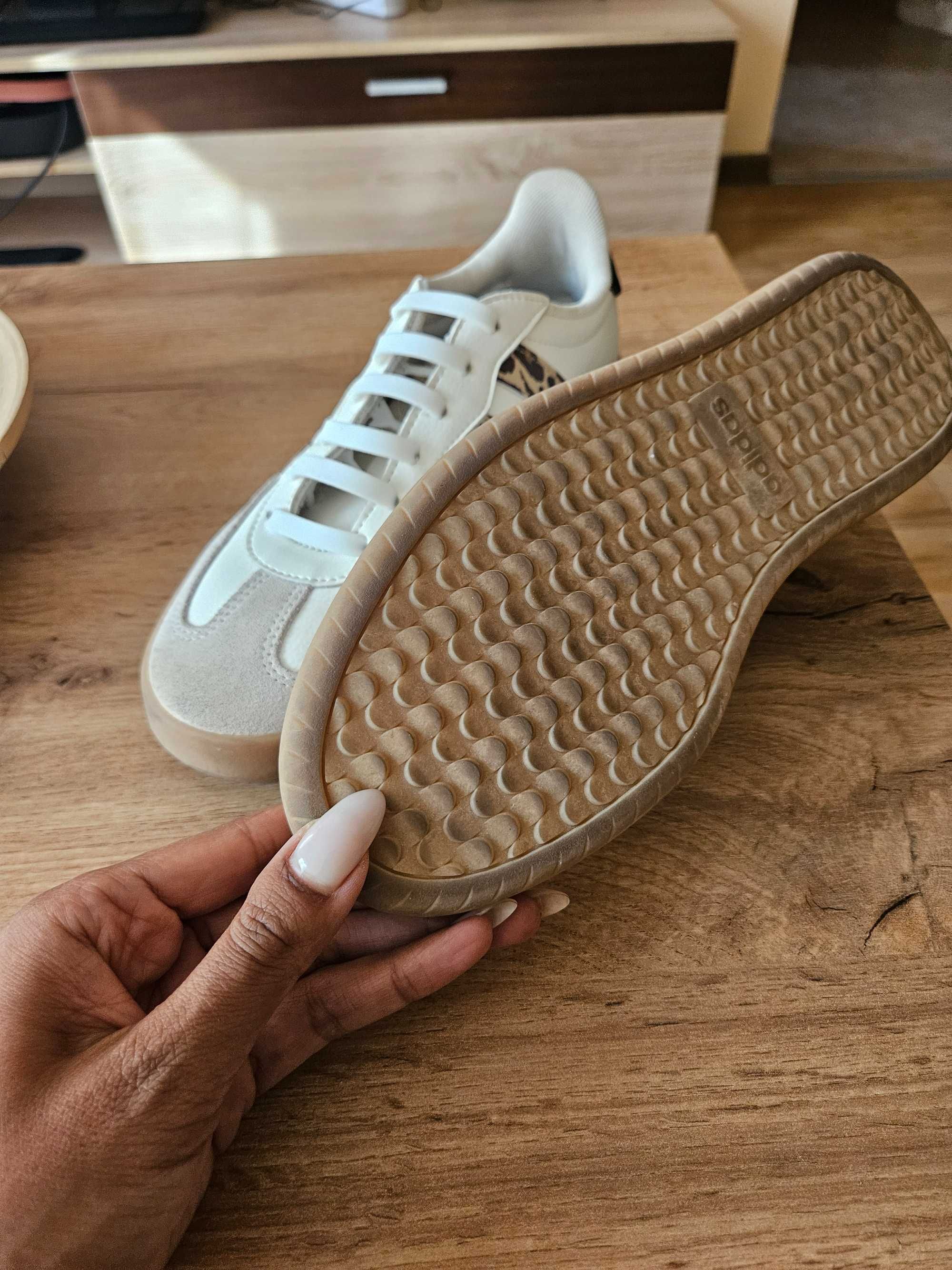 Маратонки Adidas