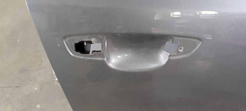 Usa dreapta fata volkswagen vw golf 6 hachback 1.2  cod vopsea LA7T