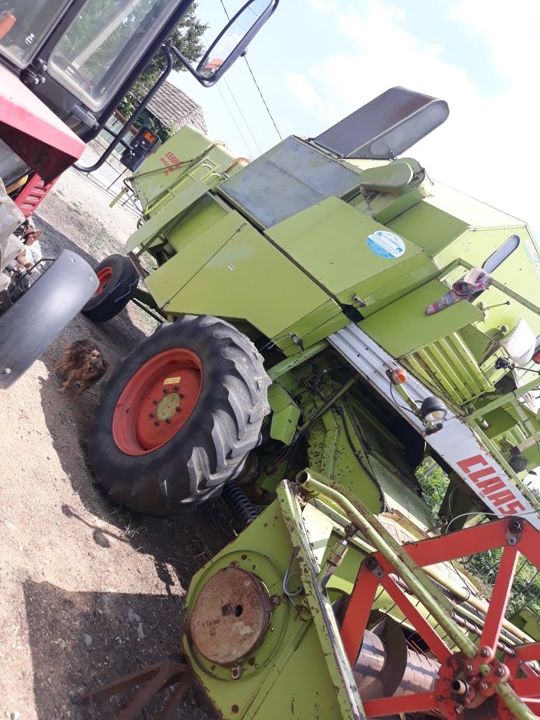 Dezmembrez New holland clayson 5140