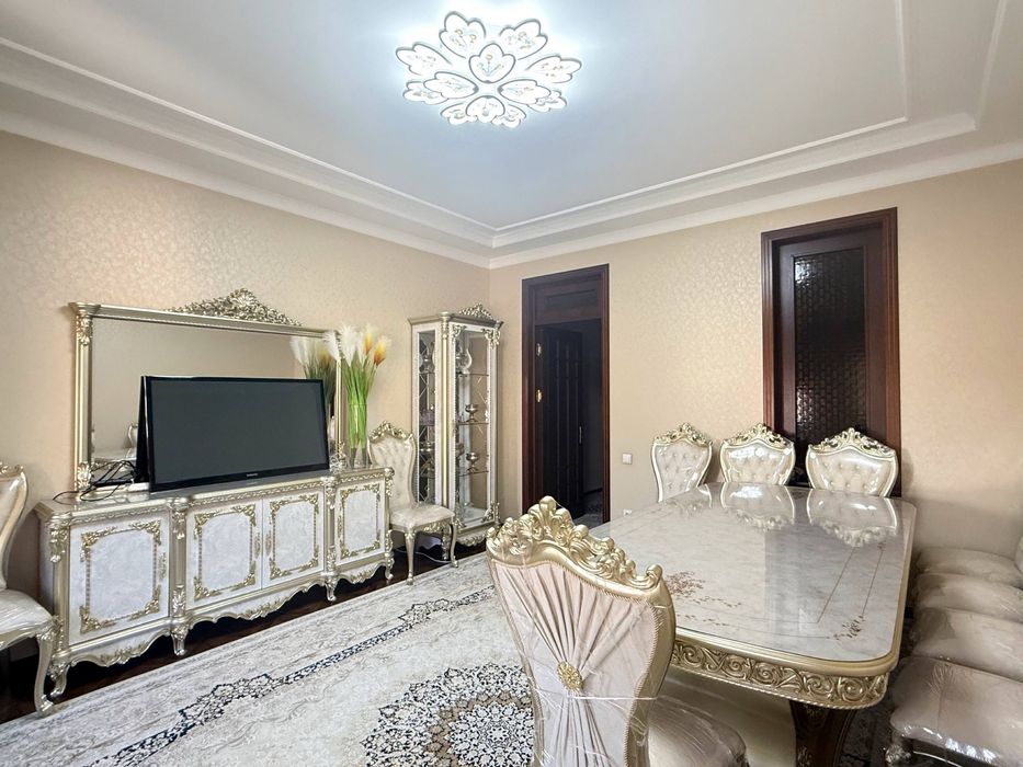 Продаётся 3-комнатная квартира. Рядом рынок Малика