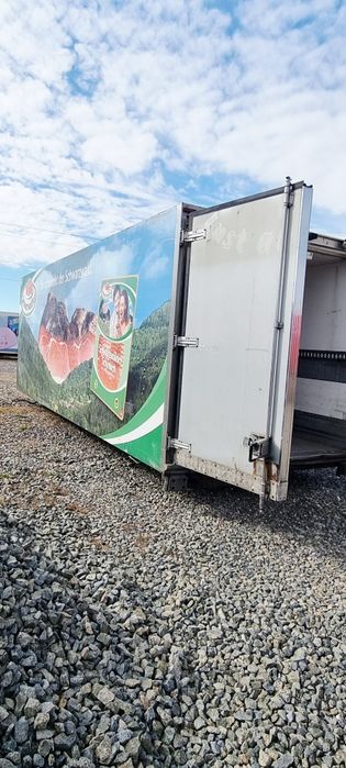 Container duba cub Izolat pt depozitare, complet inchis, cu usi