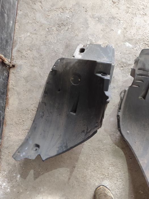 Преден десен подкалник mercedes w221