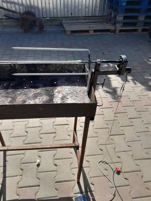 Rotisor electric pentru grătar