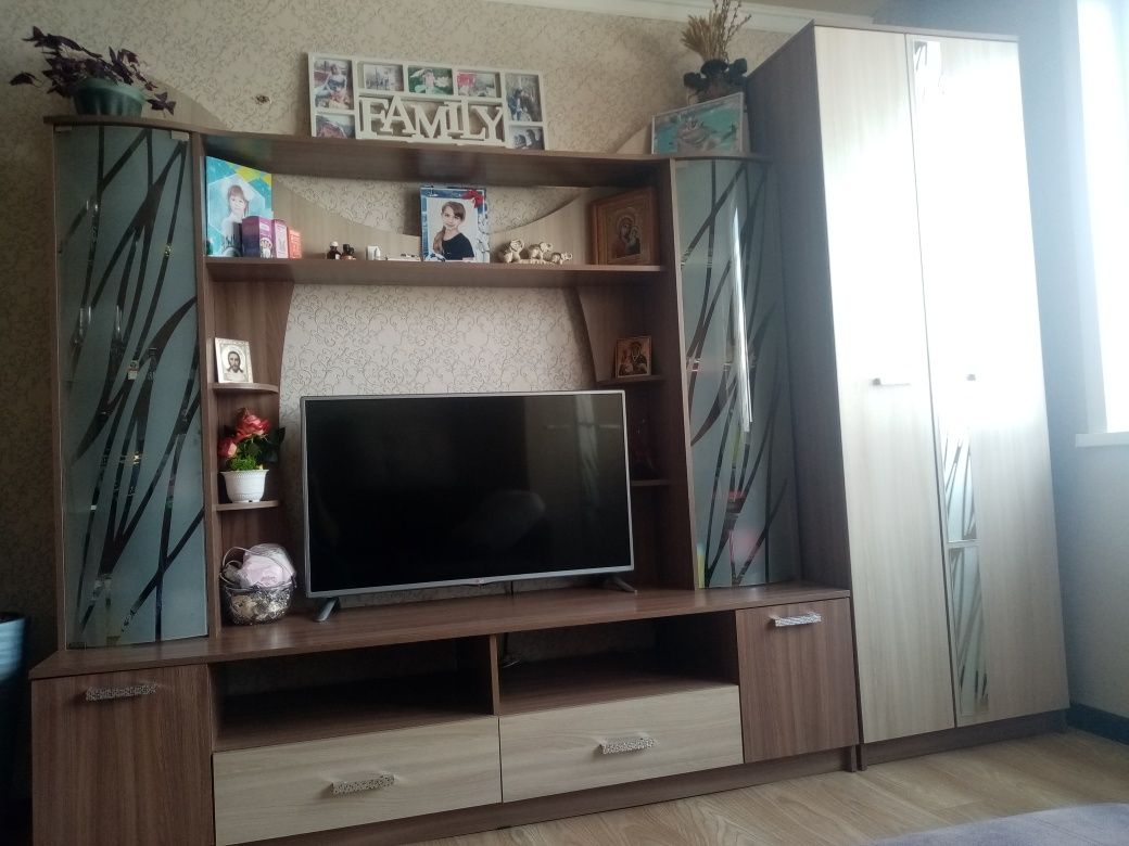 Стенка в зал срочно. В отличном состоянии