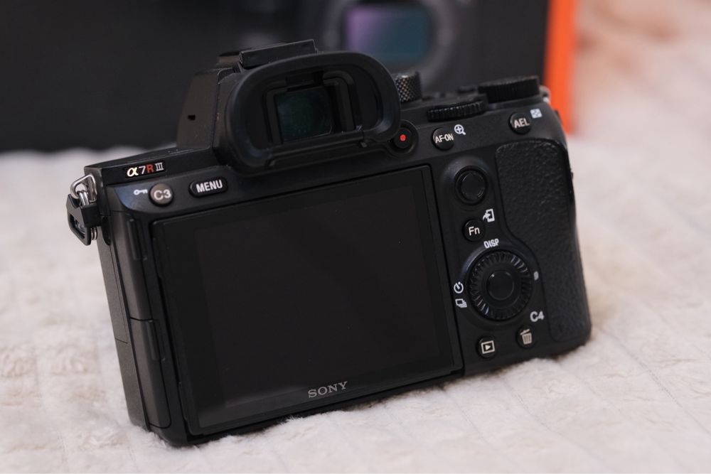 Sony A7R III - full box - pret fix