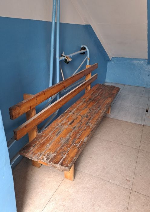 Деревянная скамейка