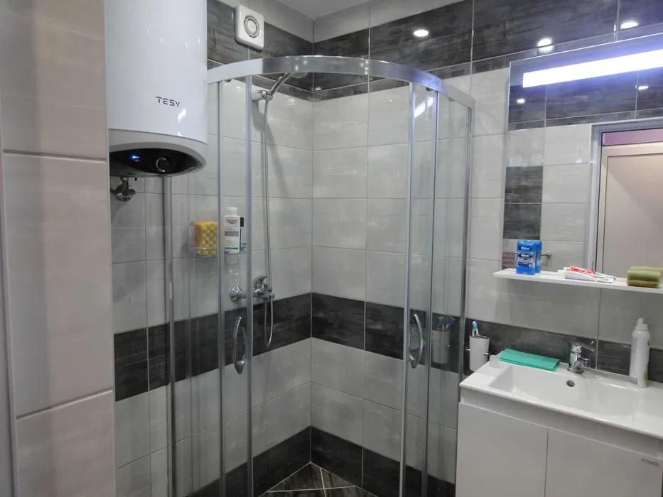 Дава се под наем Двустаен апартамент в Варна, Център - 75 кв.м за 600 € - Снимка #4