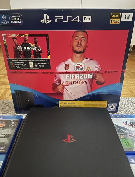Ps4 Pro 1TB 2 manete
