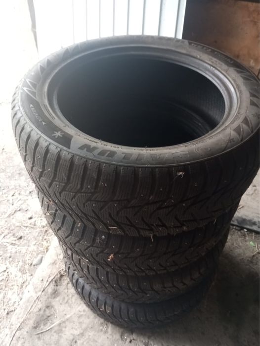 Продам зимнию шины 235*50*R18