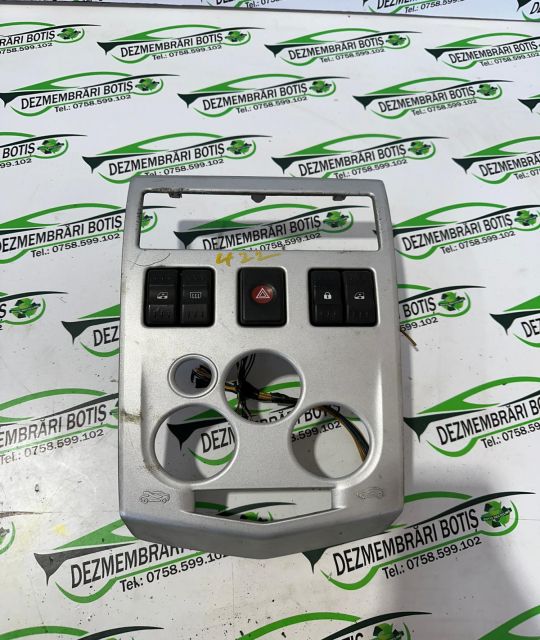 Consola centrala Dacia Logan prima generatie