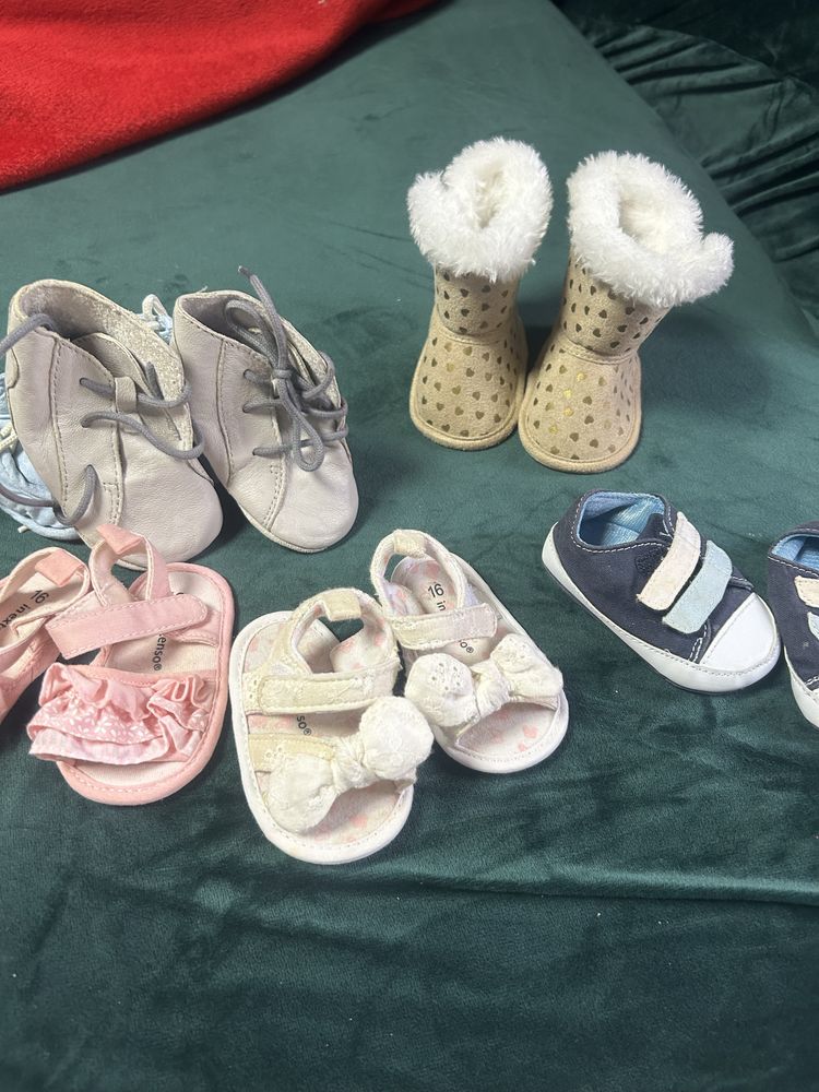 Papuci bebelusi diferite marimi