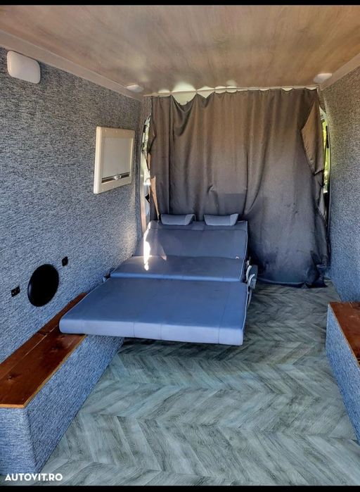 Mercedes-Benz Sprinter 4x4 Camper Off-Road