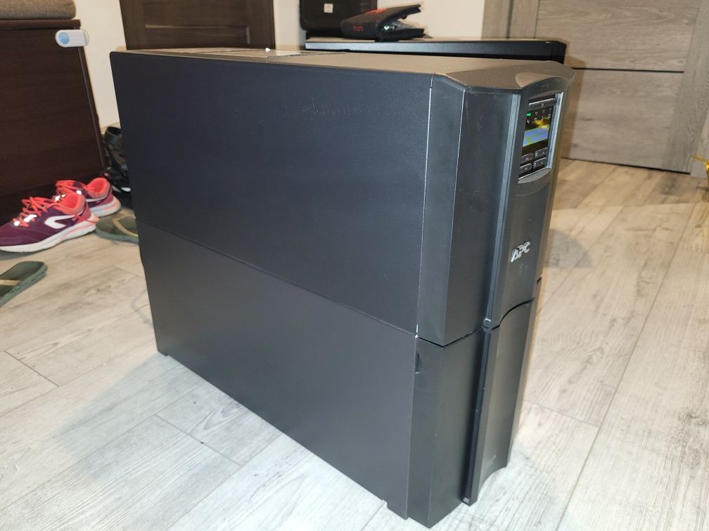 Ups Apc 2200 Acumulatori NOI