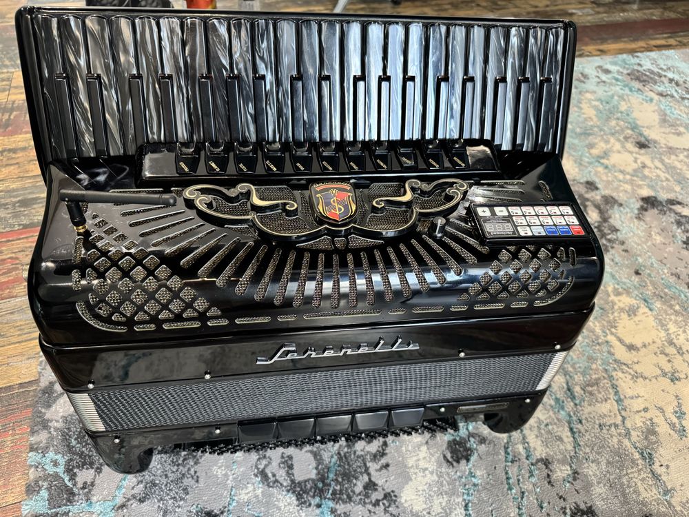 Acordeon Serenelli cu sistem Midi