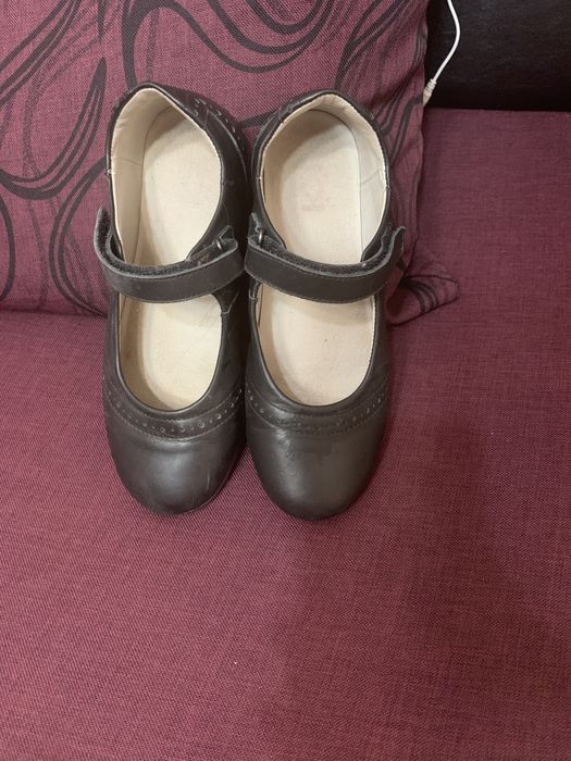 Детски черни обувки