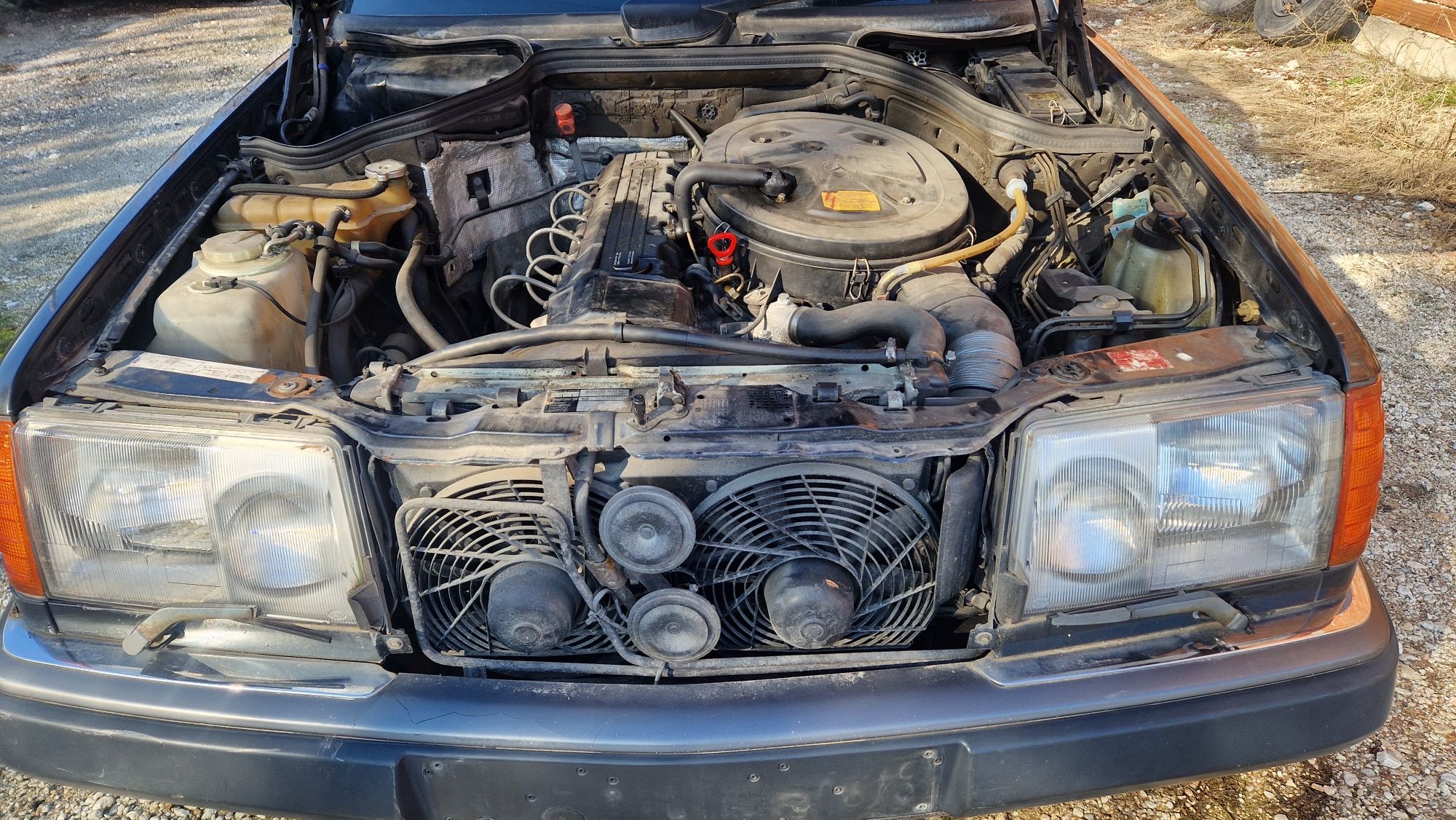 Мерцедес w124 260E