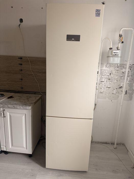 Продается холодильник,компания BOSCH