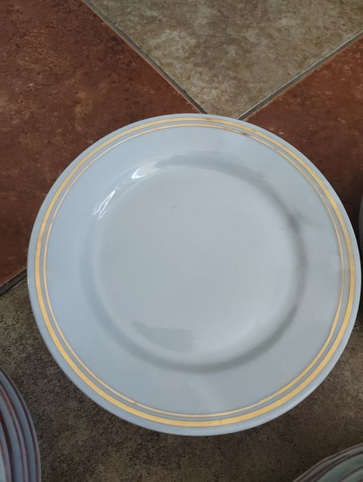 Продавам български порцелан