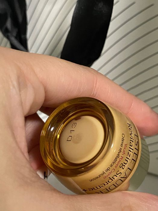 Бяла козметика, anua, estee lauder, cosrx