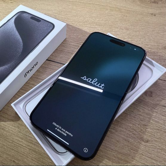 iPhone 15 Pro Max • 98 % Bateria • 256 GB