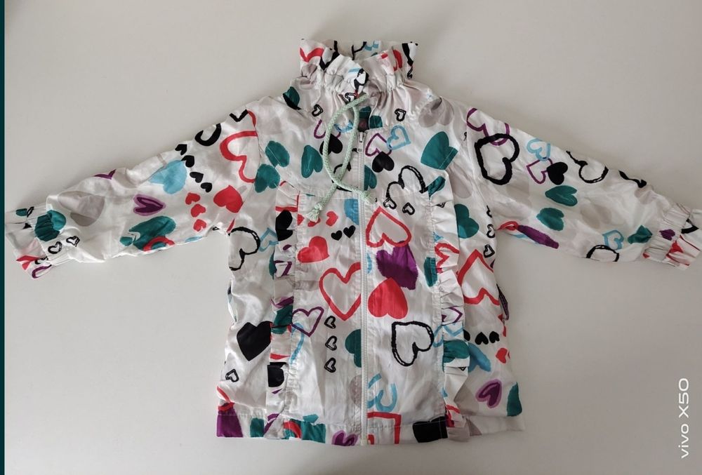 Продам ветровку для девочки