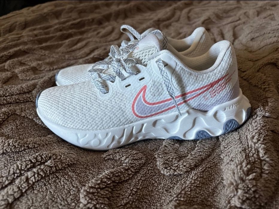 Nike Cipő 38.5 albi