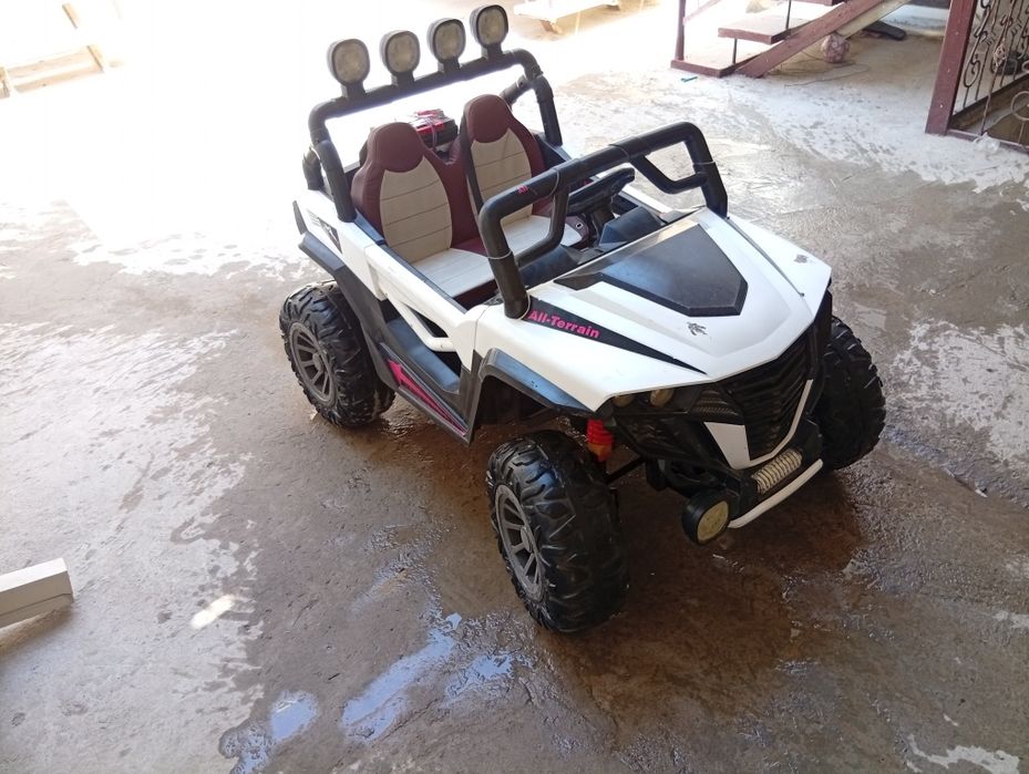 Bolalar moshinchasi sotiladi.