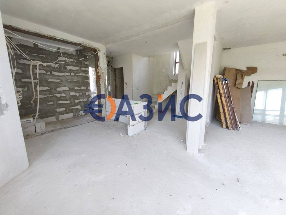 Къща с 2 спални в комплекс Флорал Медоус, 146 кв.м. + 300 кв.м. двор,