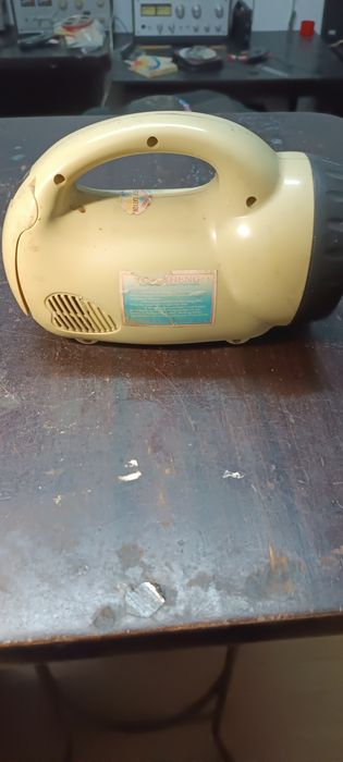 Lanterna cu acumulator vintage.