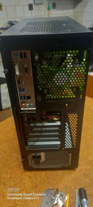 Продавам  настолен компютър сокет 1151