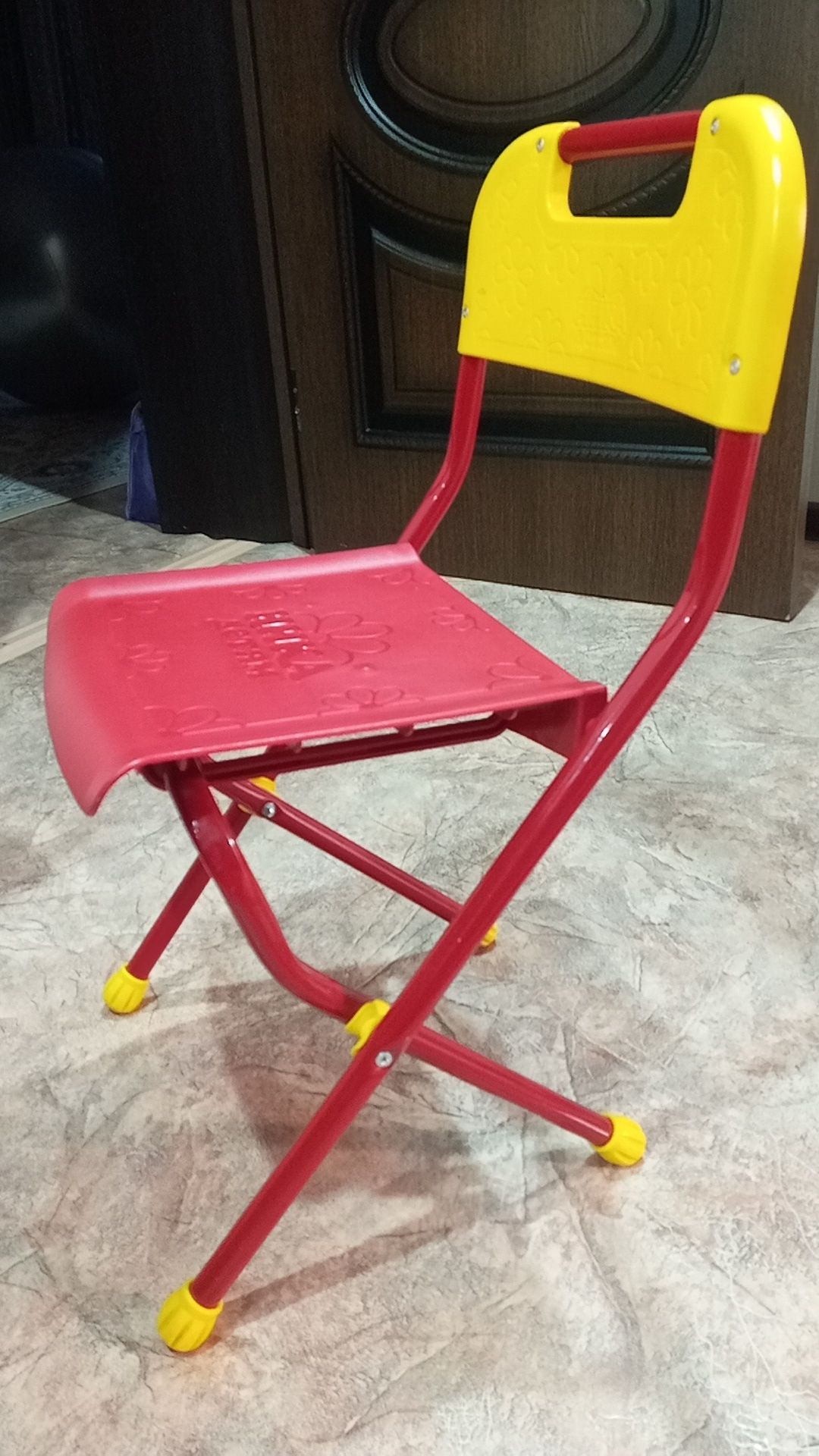 Столик детский и стульчик