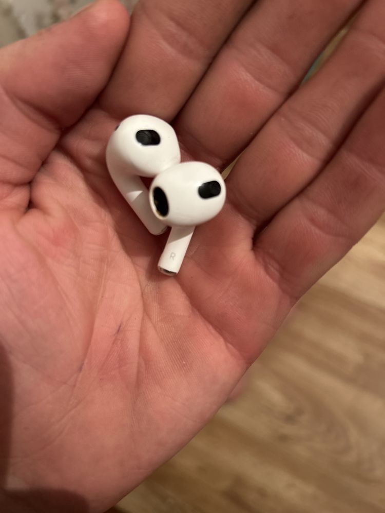 Apple AirPods 3.