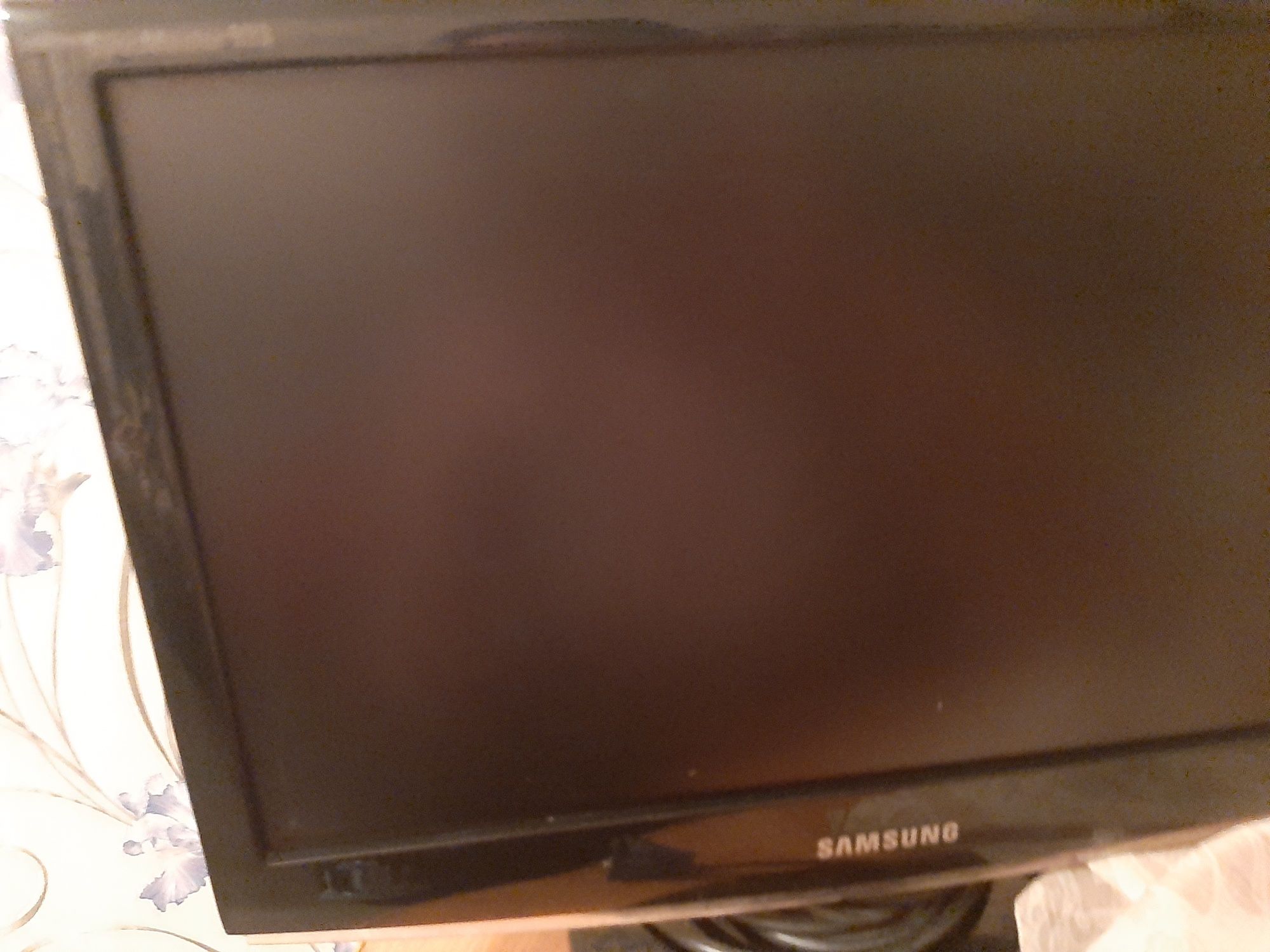 Продам монитор б/у  марки Samsung Sunc Master933 в  рабочем состоянии