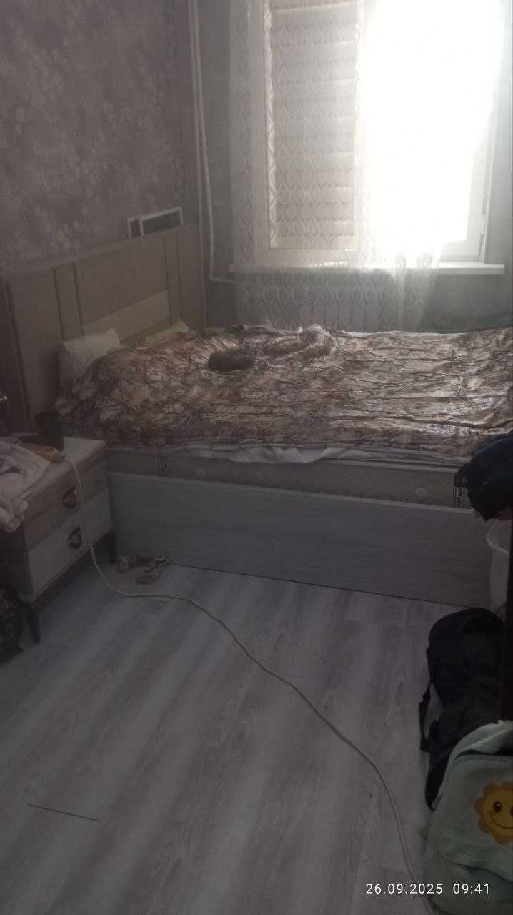 Шкаф, прихожая, тумба и двуспальная кровать