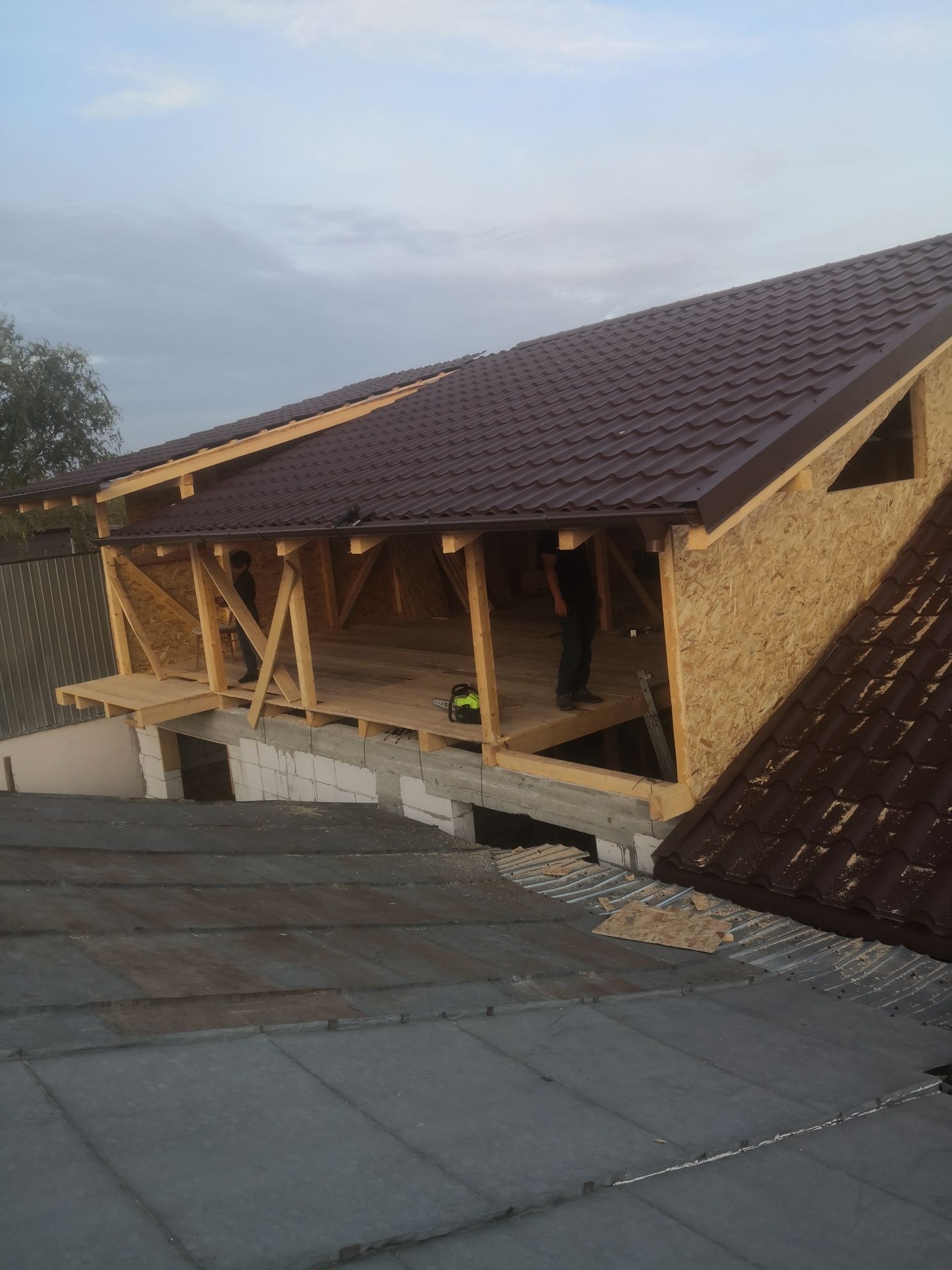 Reparatii acoperisuri tigla metalica tigla ceramica jgheaburi burlane